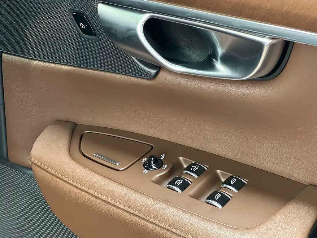 VOLVO S90 2023