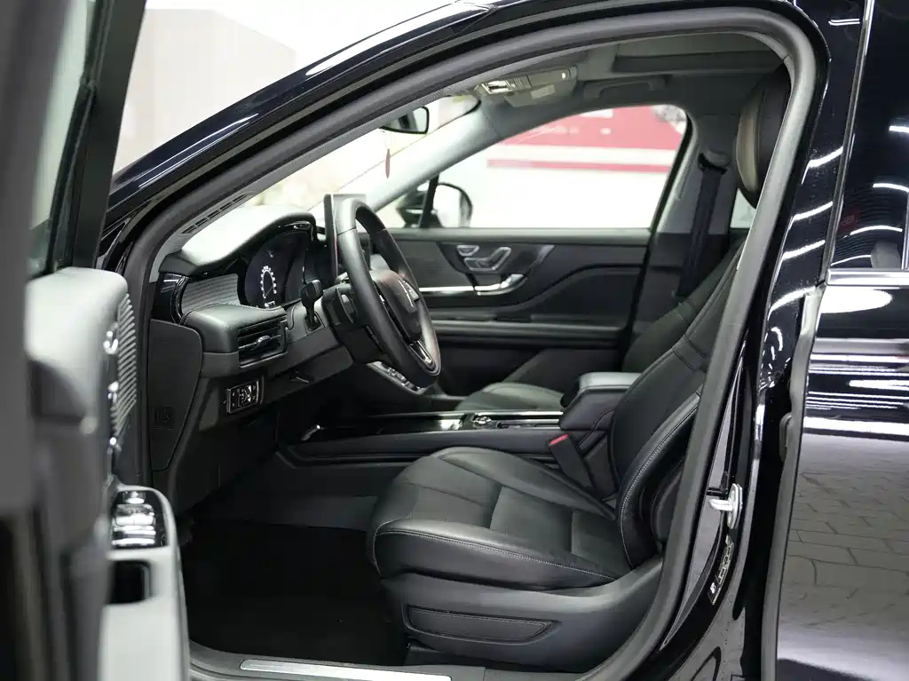 LINCOLN ADVENTURER 2021