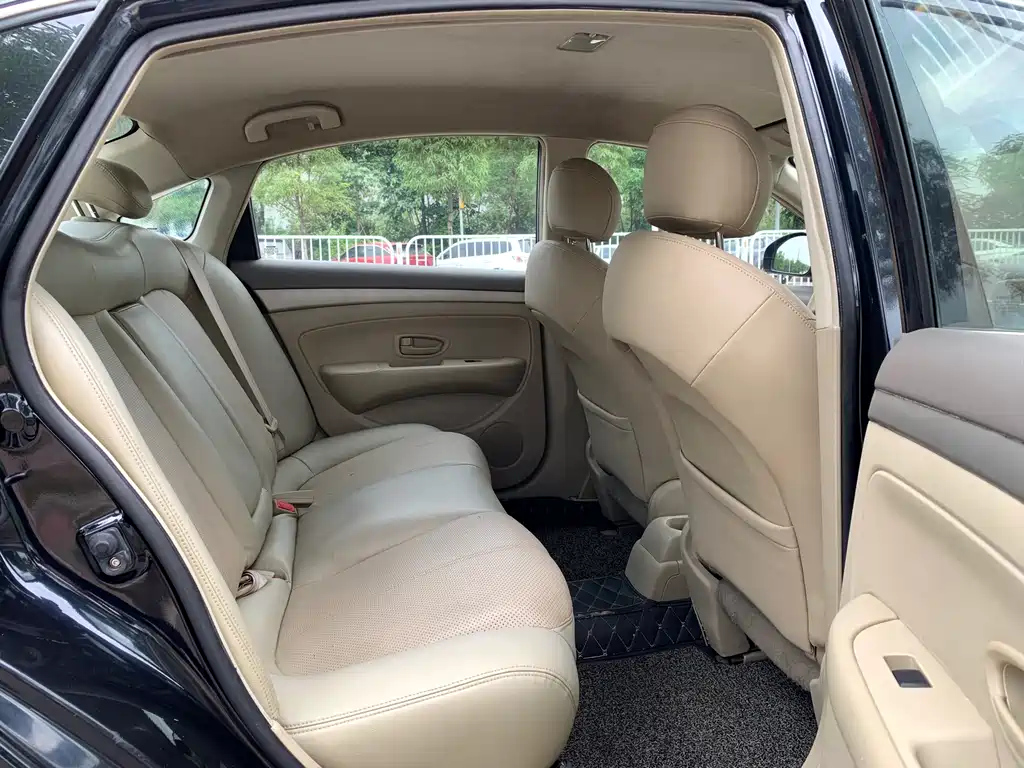 NISSAN SYLPHY 2013