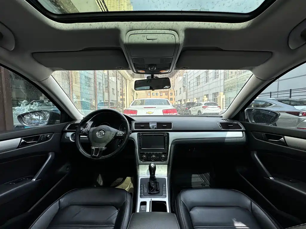 VOLKSWAGEN PASSAT 2014
