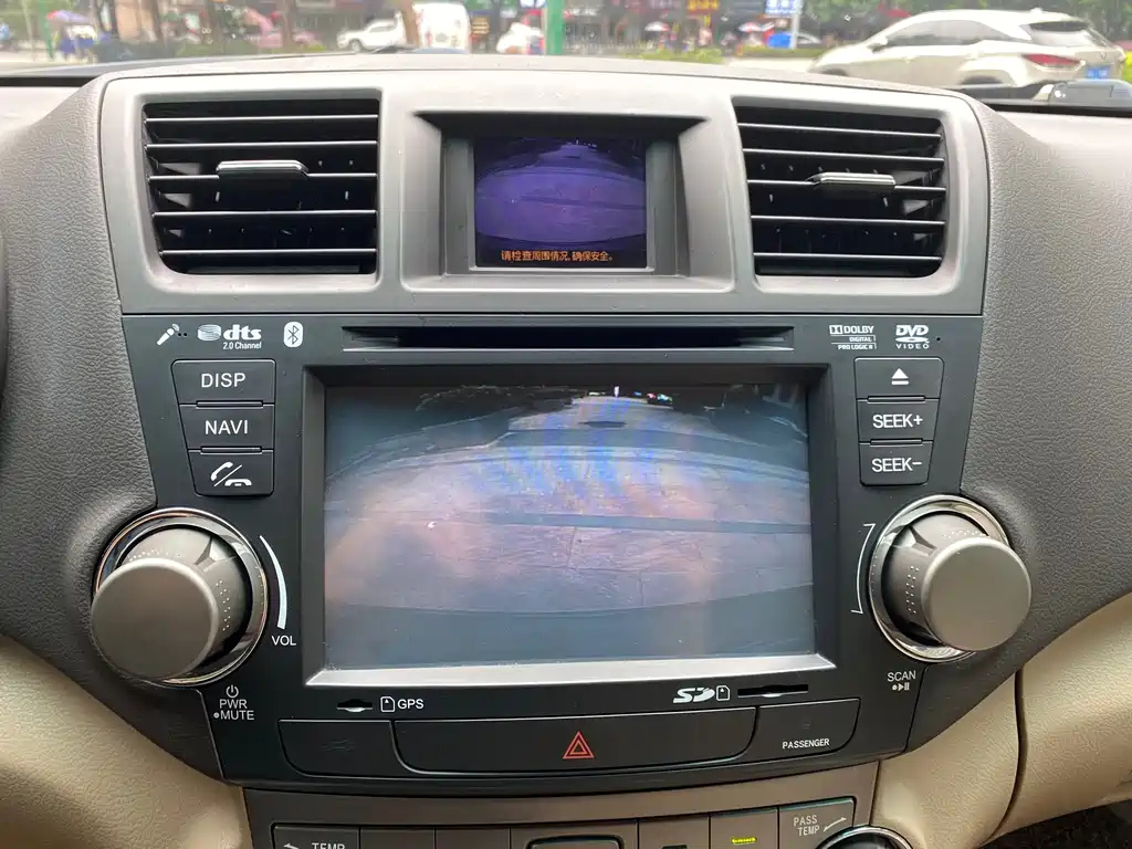 TOYOTA HIGHLANDER 2011