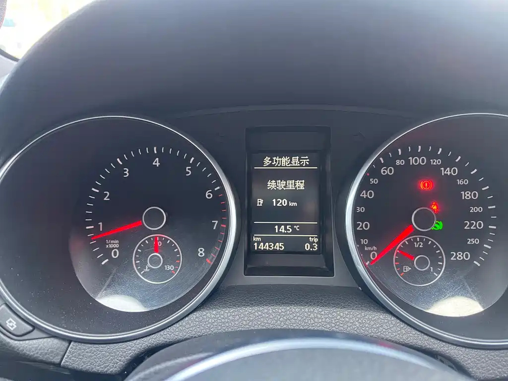 VOLKSWAGEN GOLF 2010