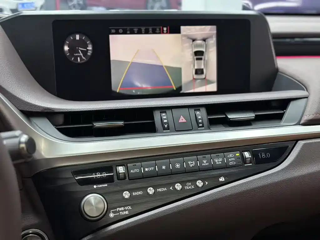LEXUS ES 2020