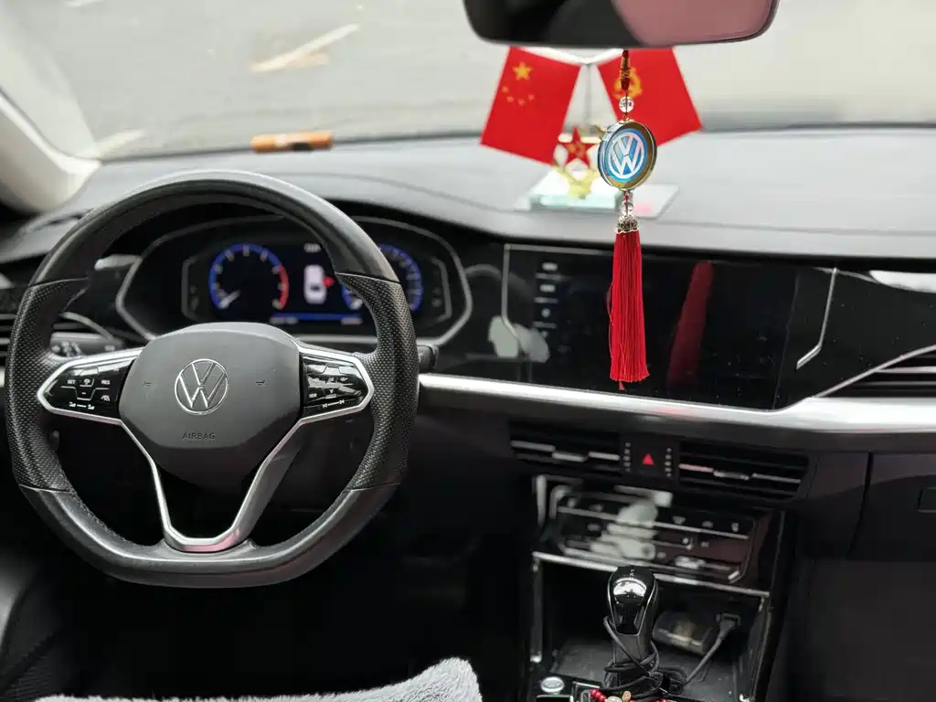 VOLKSWAGEN PASSAT 2022