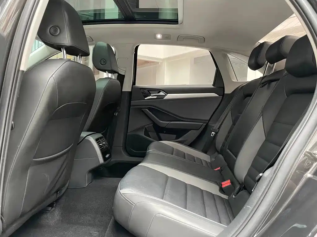 VOLKSWAGEN SAGITAR 2021