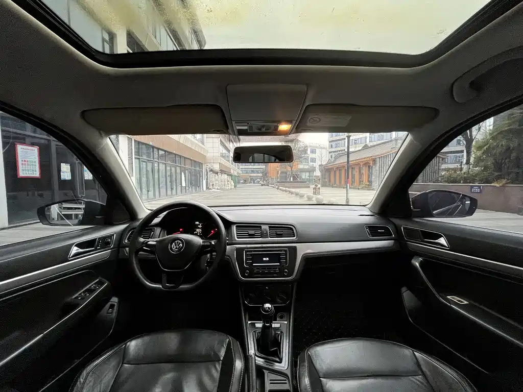 VOLKSWAGEN LAVIDA 2016