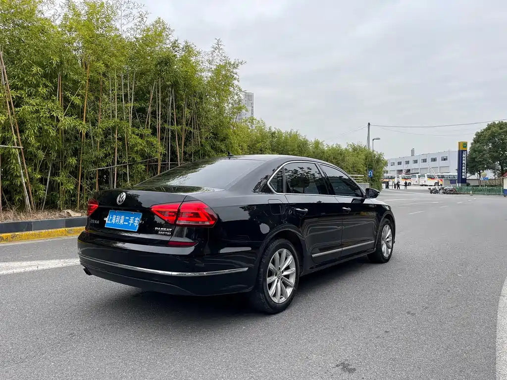 VOLKSWAGEN PASSAT 2018