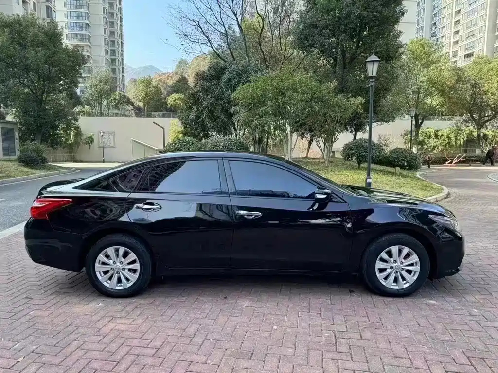NISSAN TEANA 2018