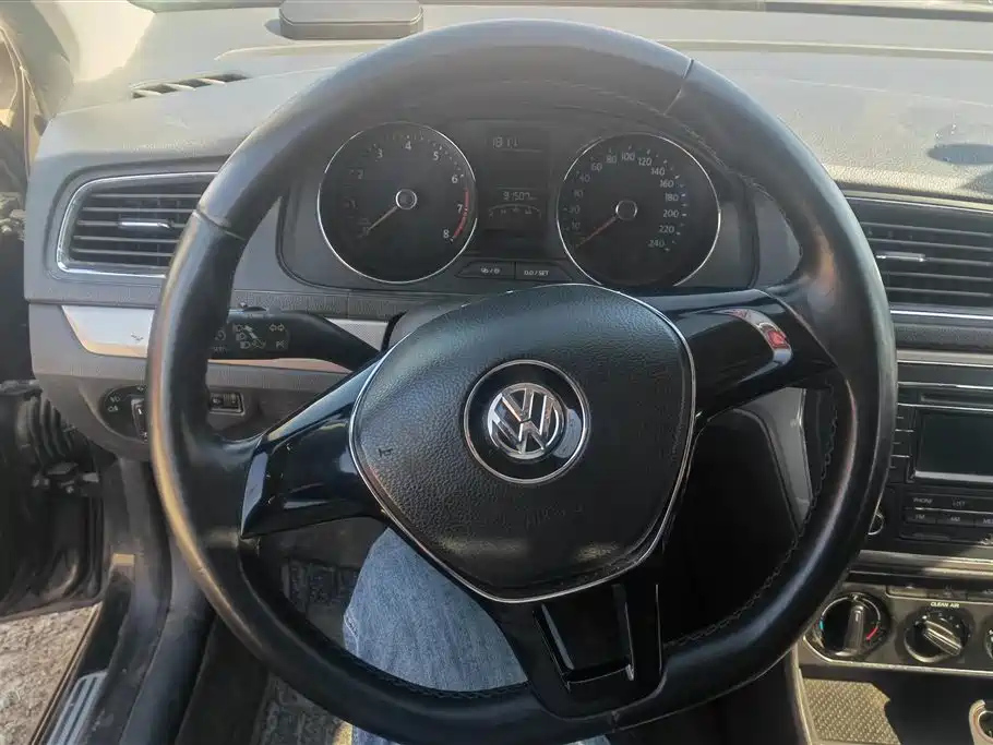 VOLKSWAGEN LAVIDA 2016