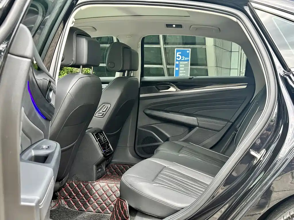VOLKSWAGEN PASSAT 2023