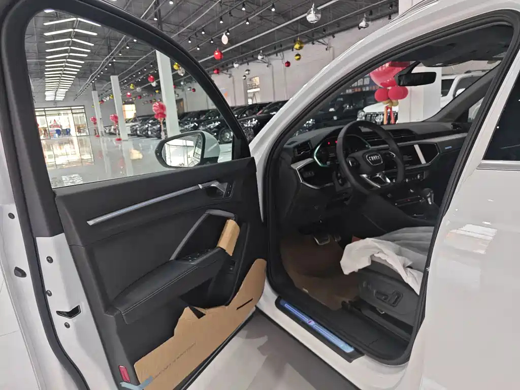 AUDI Q3 2024