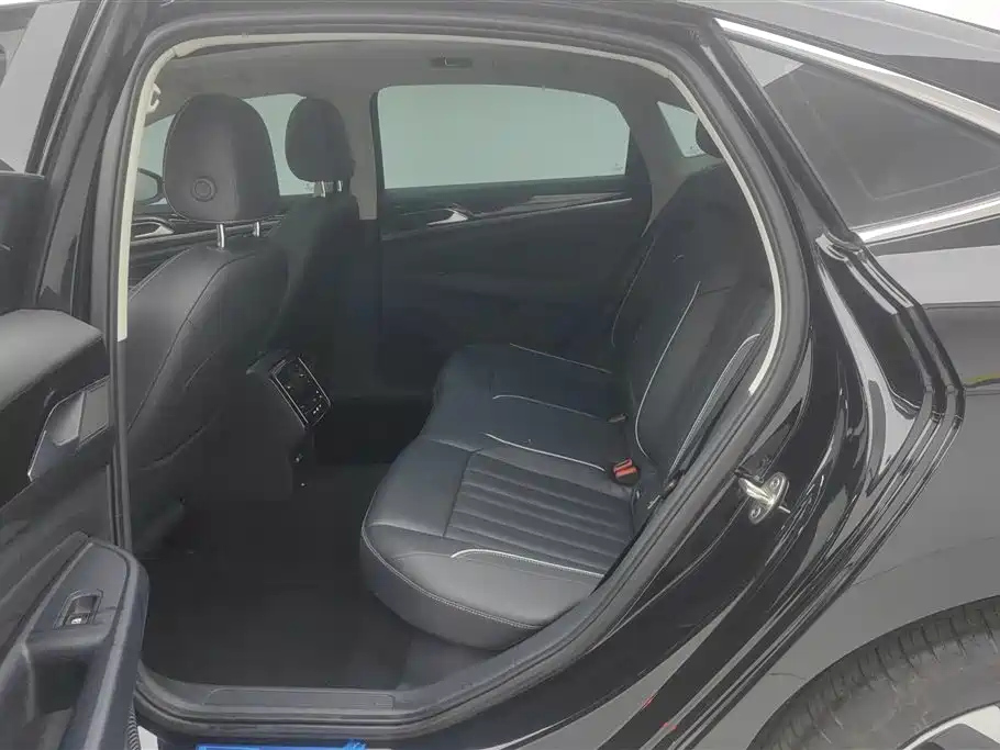 VOLKSWAGEN PASSAT 2023