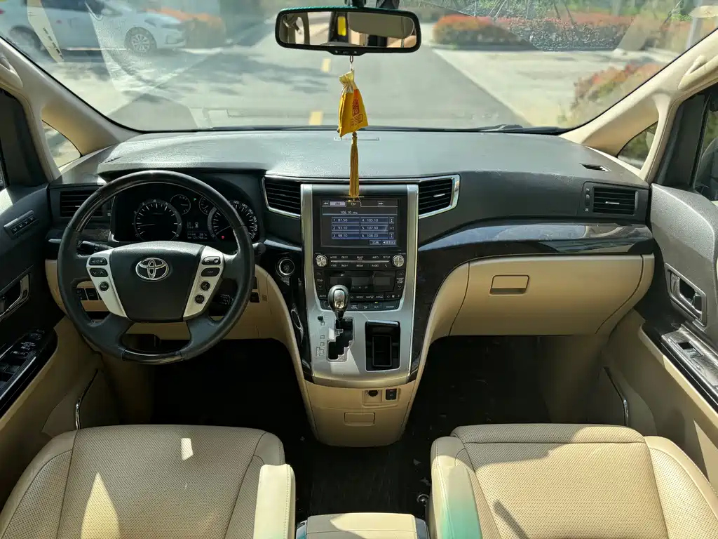 TOYOTA ALPHARD 2012
