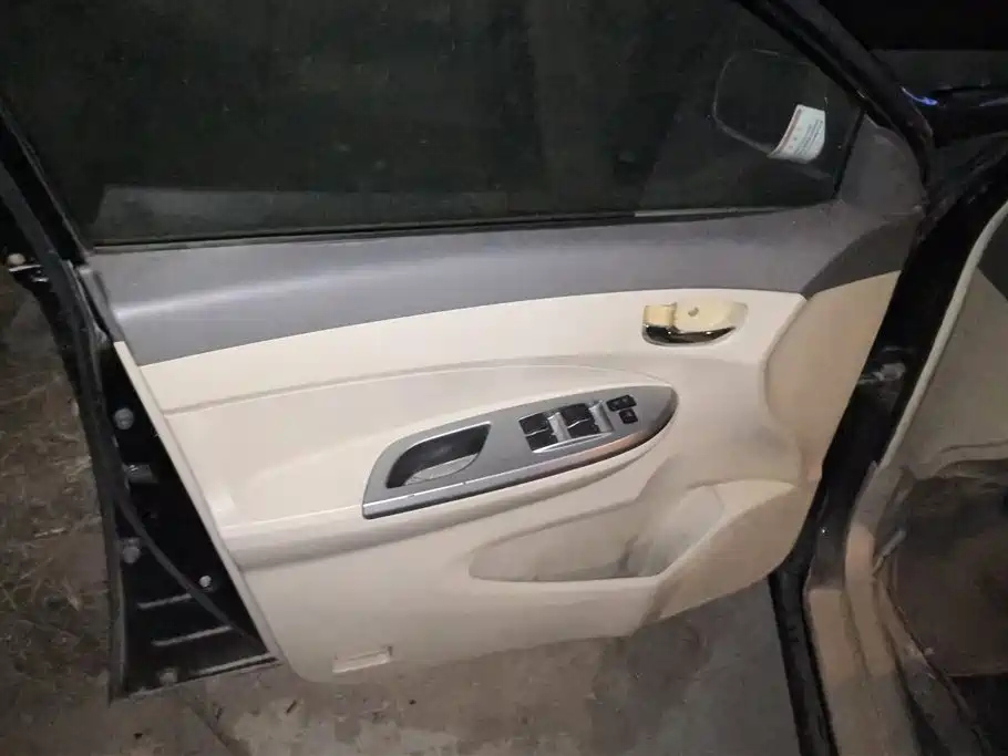 BYD L3 2012