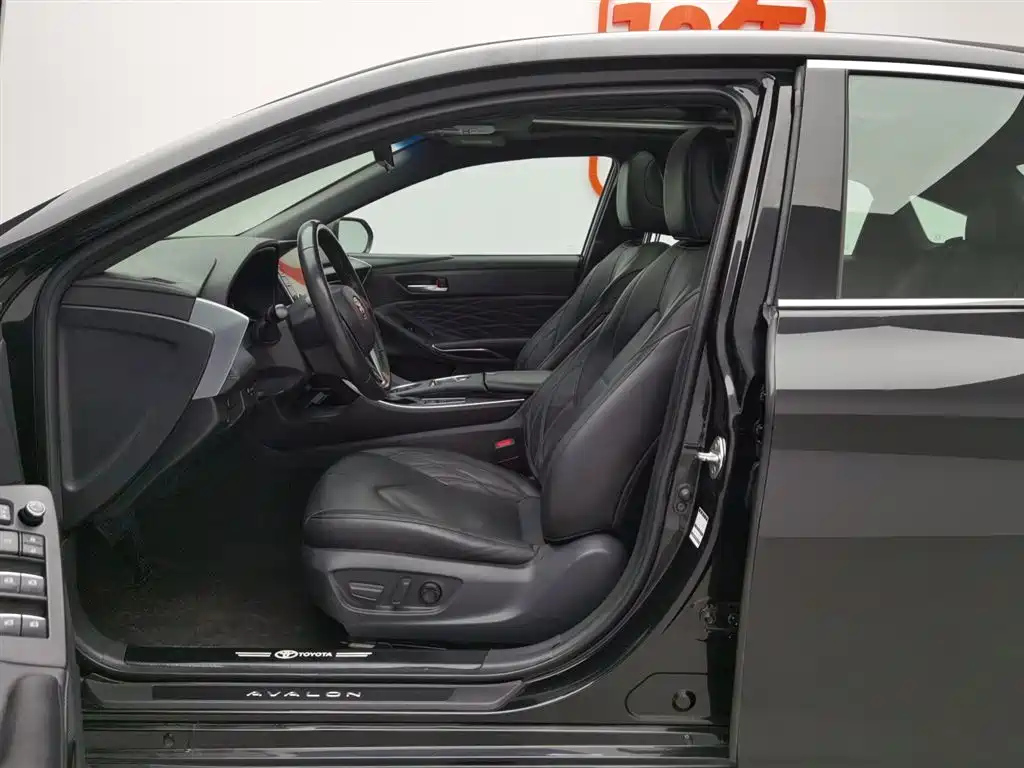 TOYOTA AVALON 2019