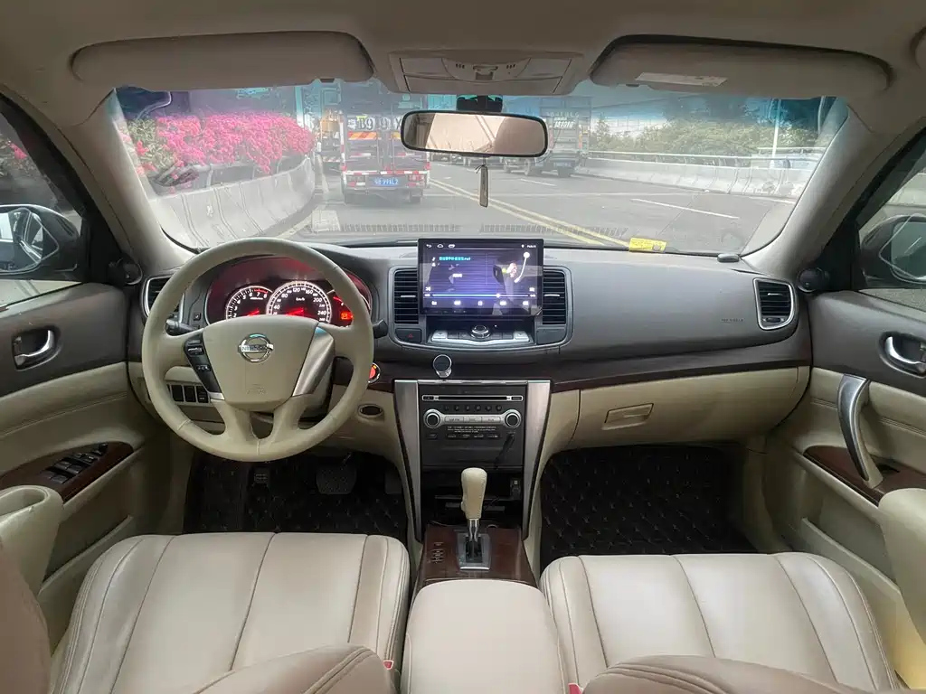 NISSAN TEANA 2010