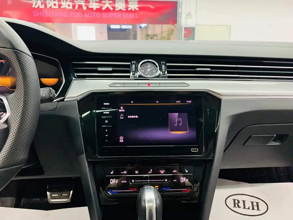 VOLKSWAGEN MAGOTAN 2023