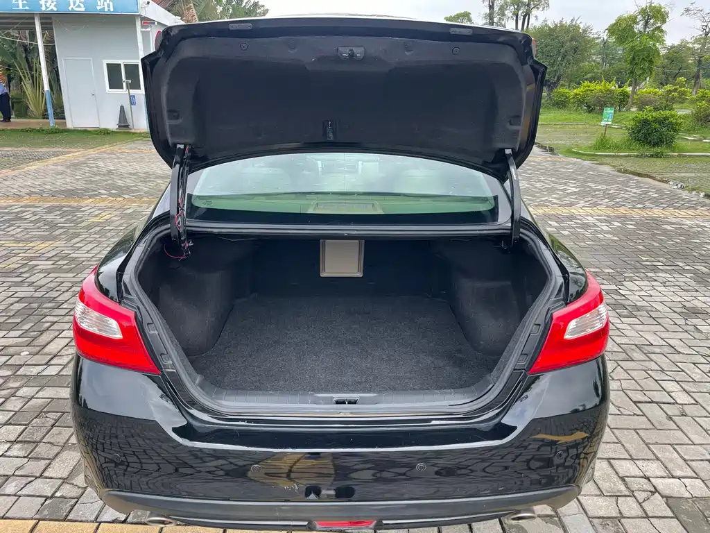 NISSAN TEANA 2018