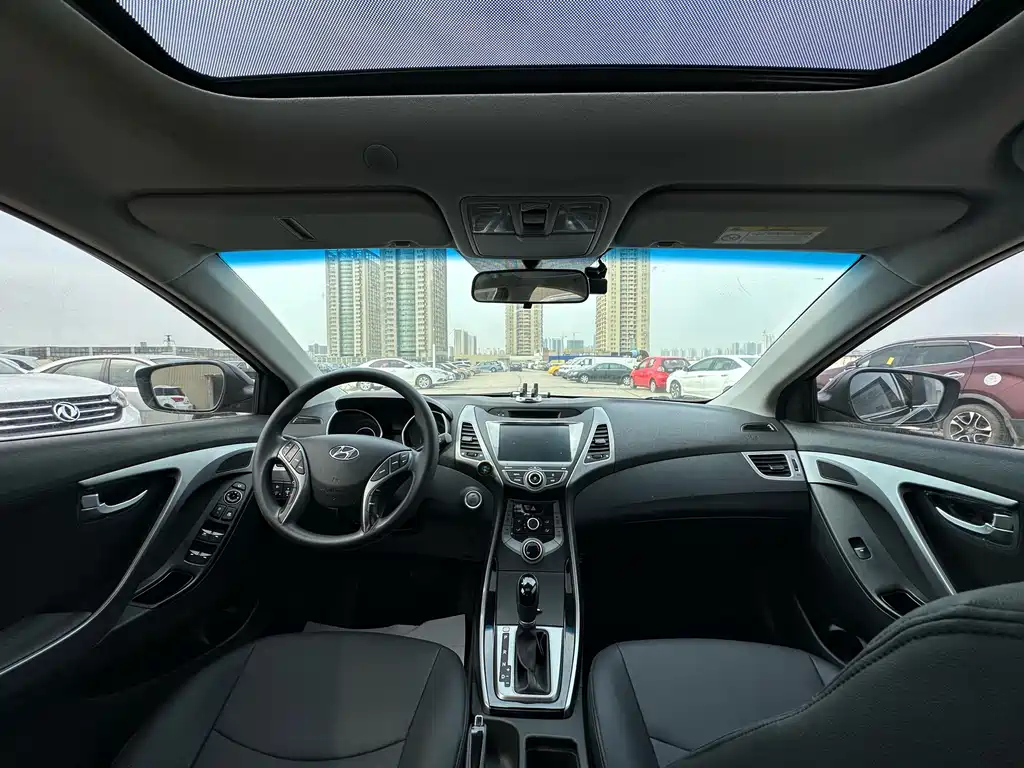 HYUNDAI ELANTRA 2016