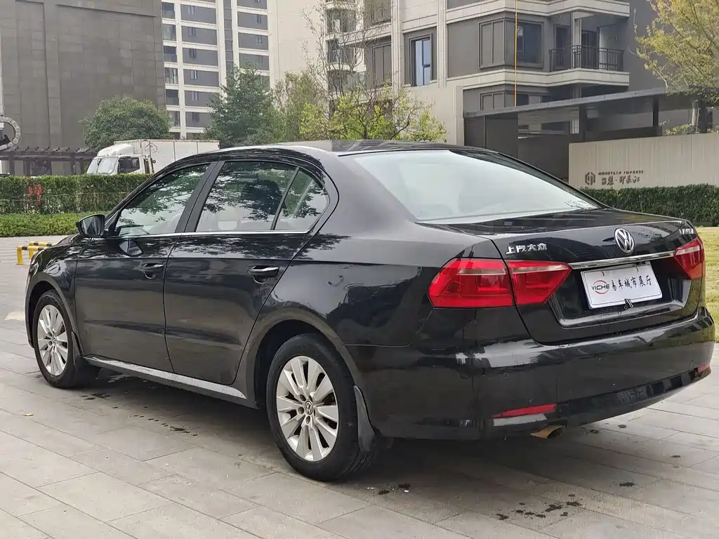 VOLKSWAGEN LAVIDA 2015