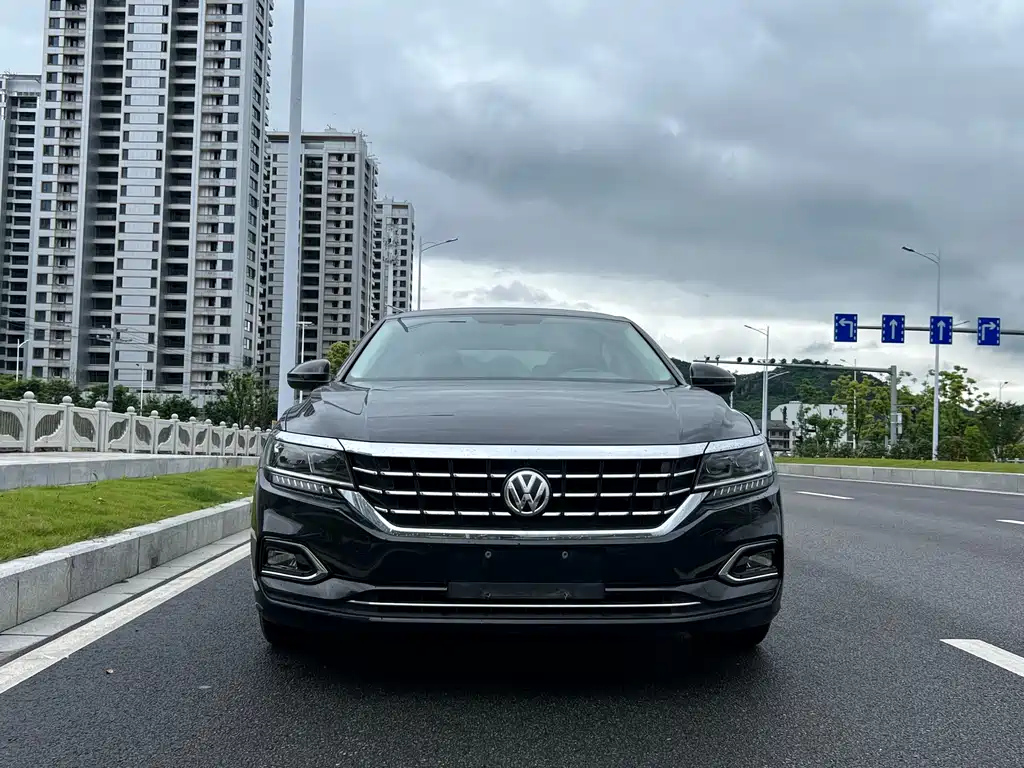 VOLKSWAGEN PASSAT 2020