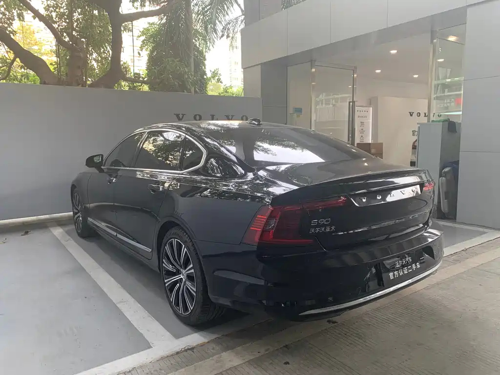 VOLVO S90 2022