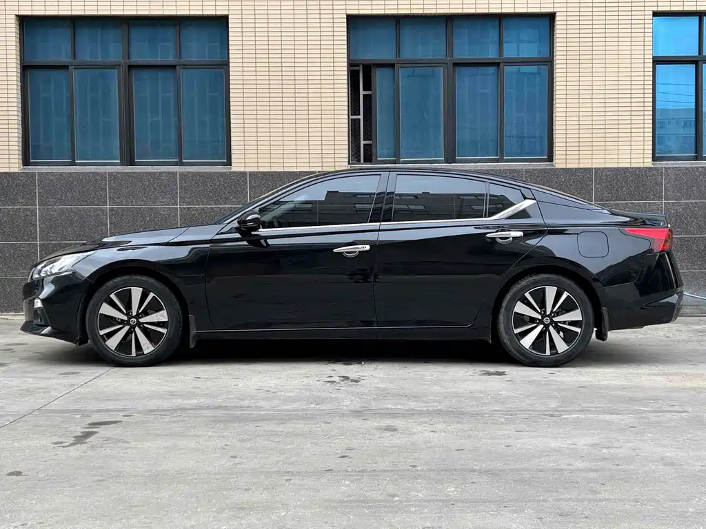 NISSAN TEANA 2021