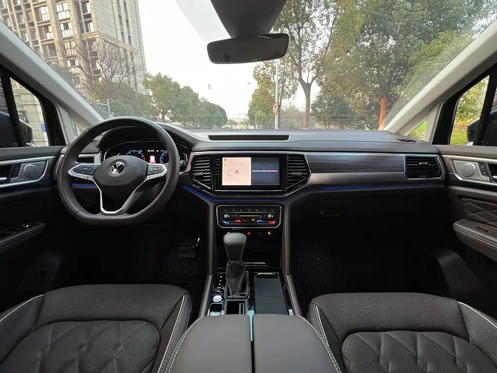 VOLKSWAGEN VILORAN 2023