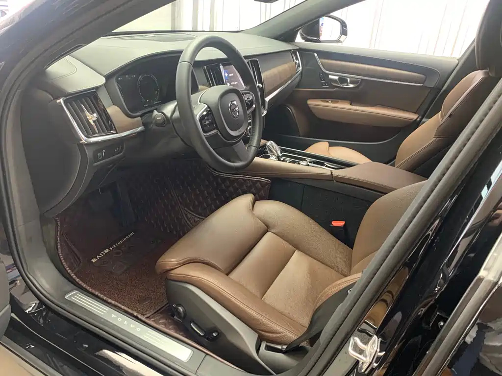 VOLVO S90 2021