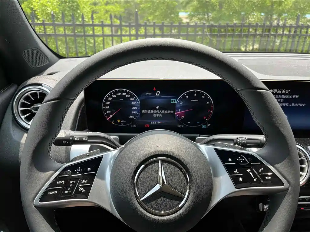 MERCEDES BENZ GLB 2024