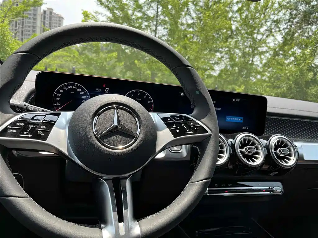 MERCEDES BENZ GLB 2024