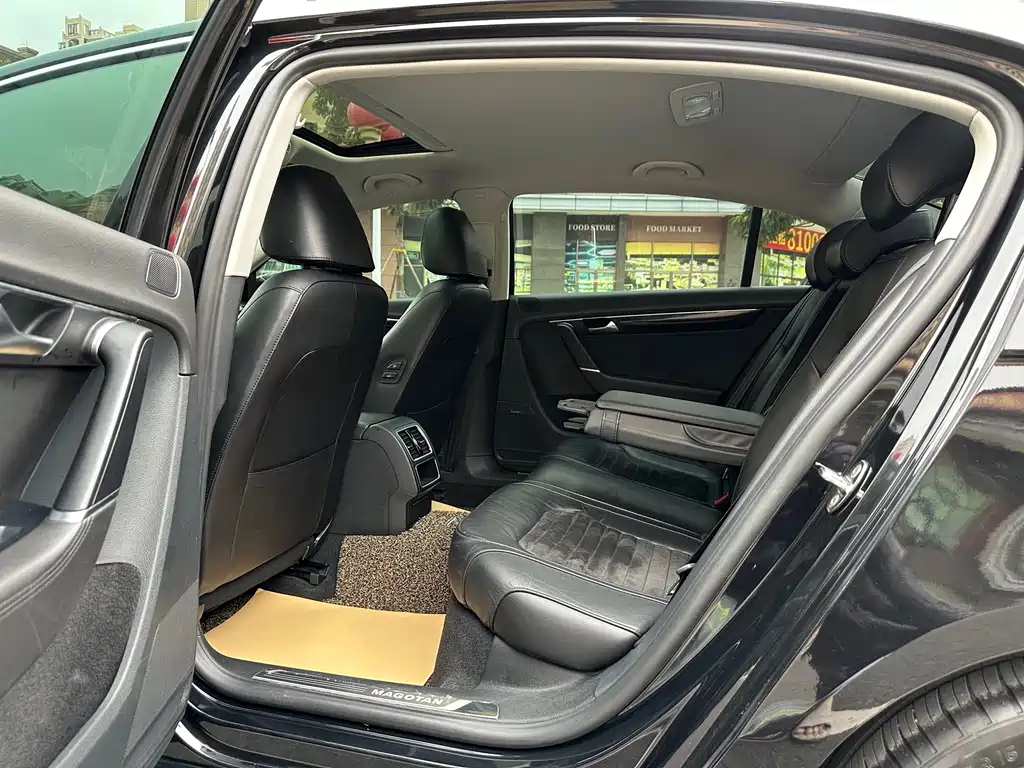 VOLKSWAGEN MAGOTAN 2015
