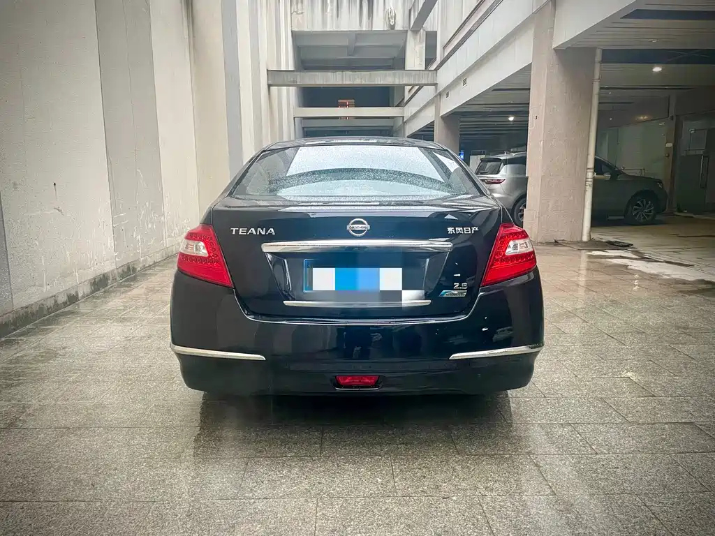 NISSAN TEANA 2010