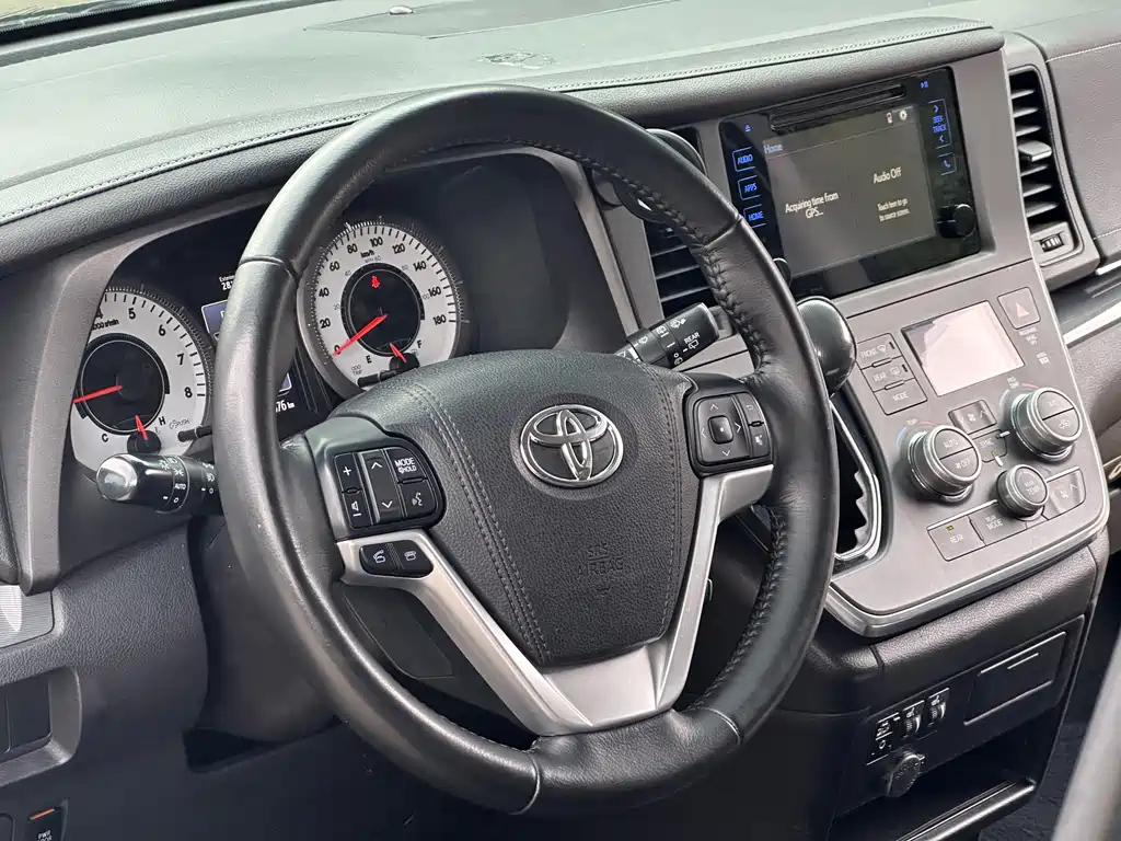 TOYOTA SIENNA 2016