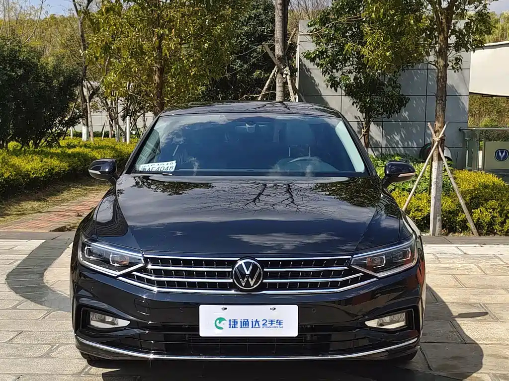 VOLKSWAGEN MAGOTAN 2023