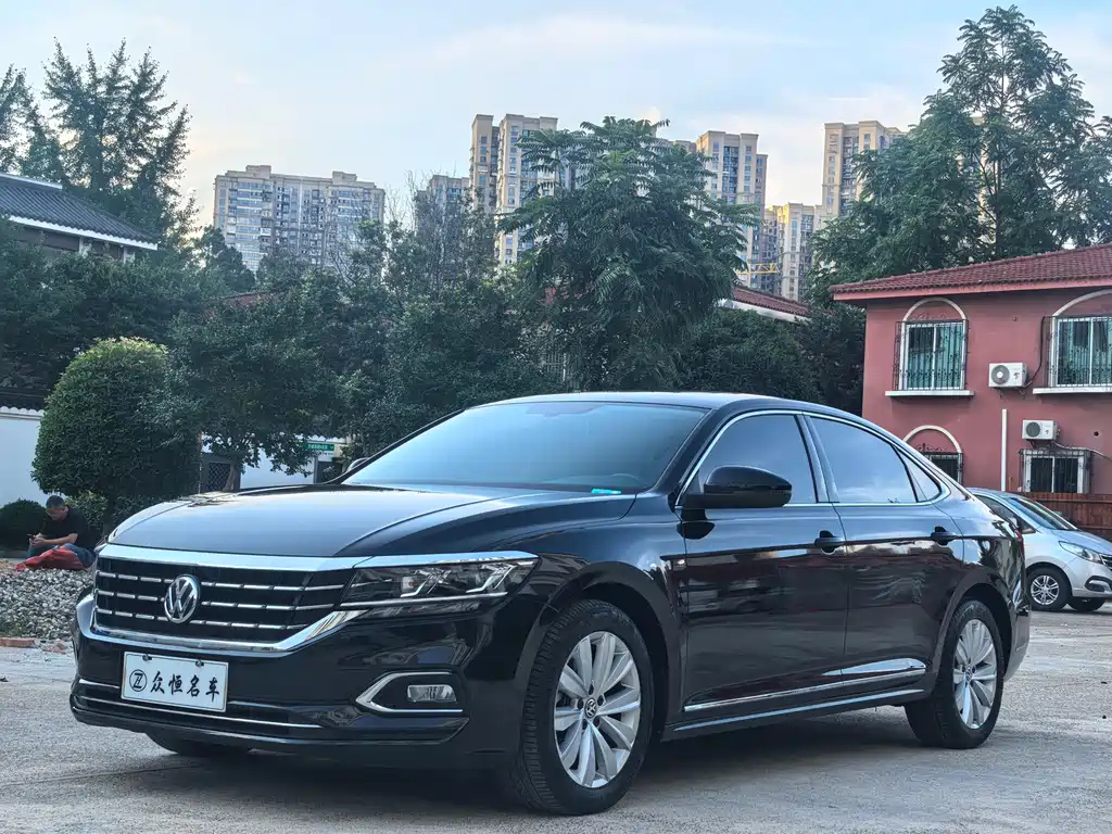 VOLKSWAGEN PASSAT 2019
