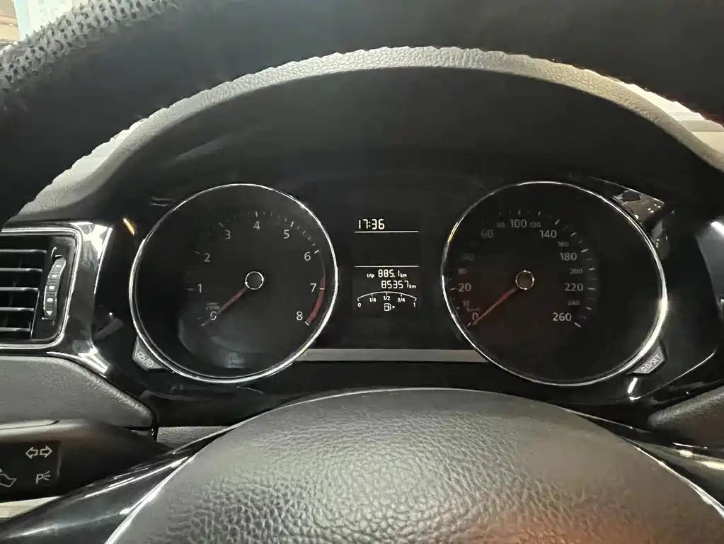 VOLKSWAGEN SAGITAR 2017