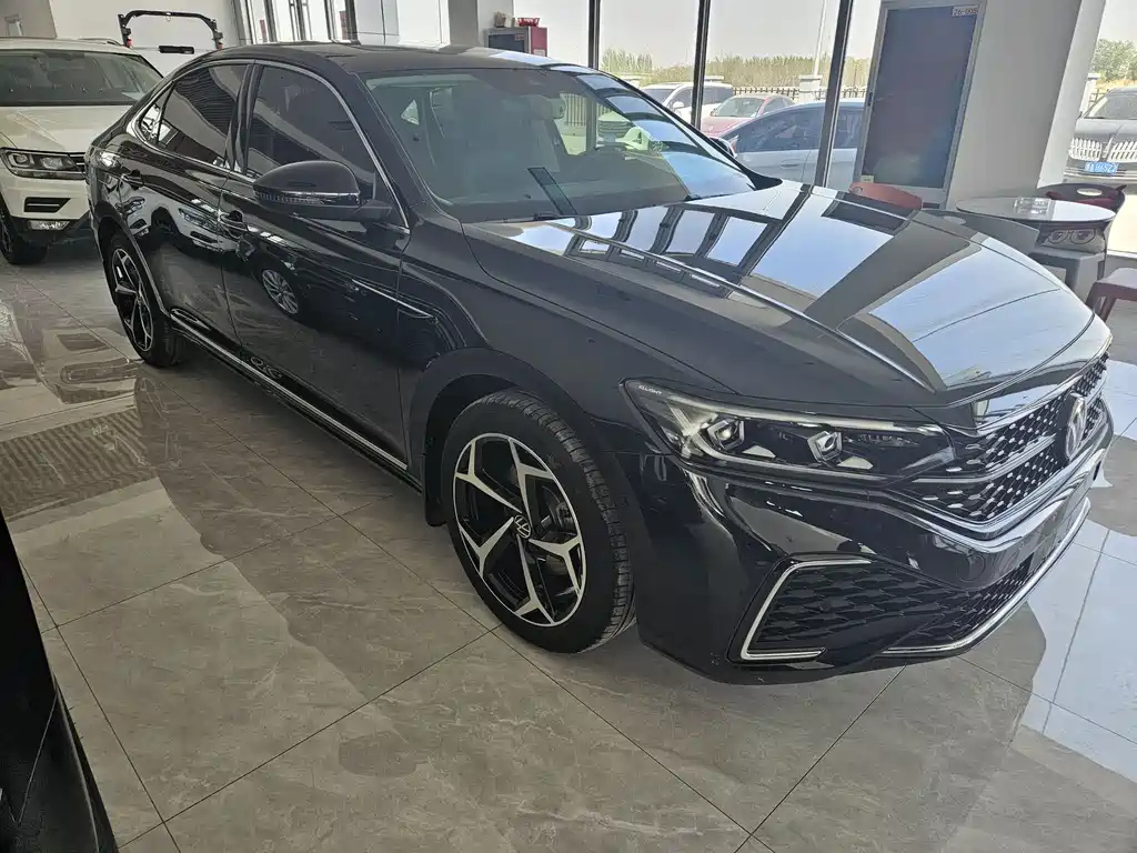 VOLKSWAGEN PASSAT 2023