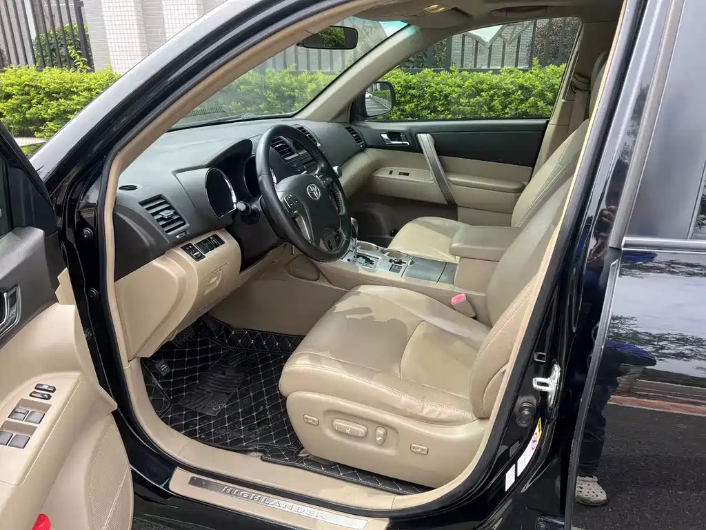 TOYOTA HIGHLANDER 2010