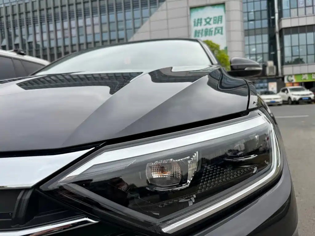 VOLKSWAGEN SAGITAR 2021