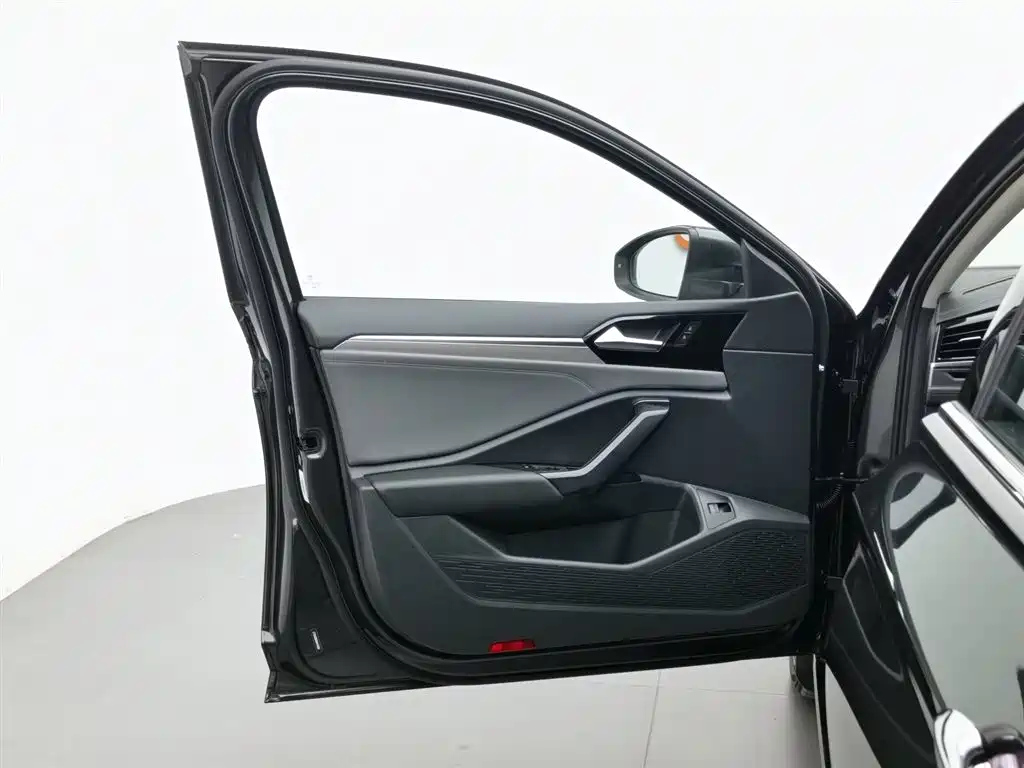 VOLKSWAGEN SAGITAR 2022