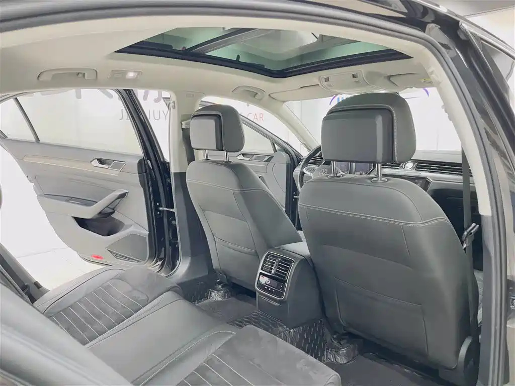 VOLKSWAGEN MAGOTAN 2021