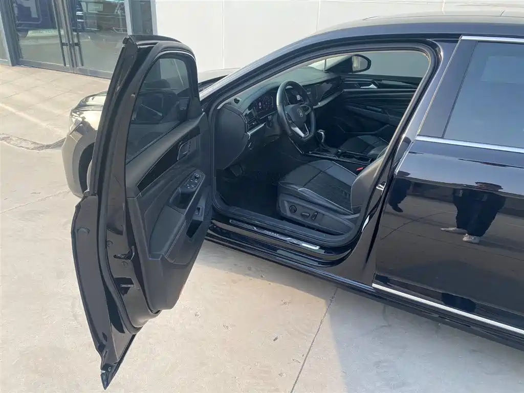 VOLKSWAGEN PASSAT 2022