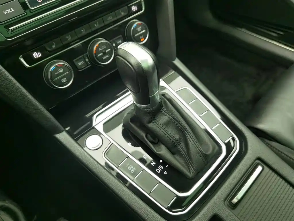 VOLKSWAGEN MAGOTAN 2019