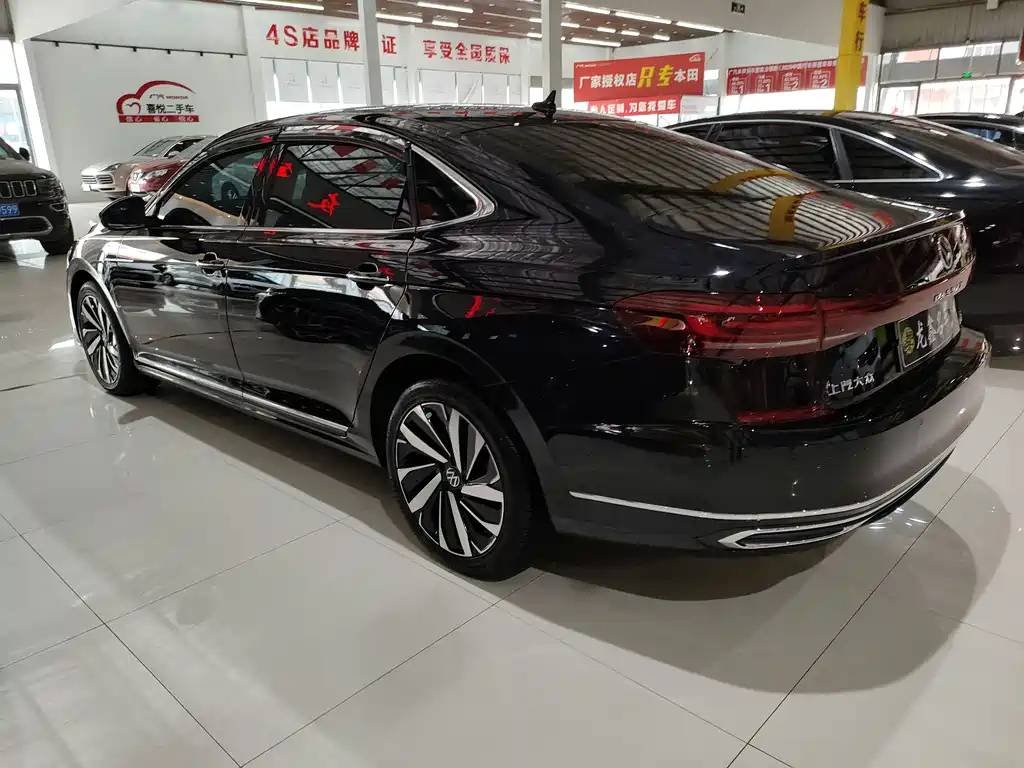 VOLKSWAGEN PASSAT 2021