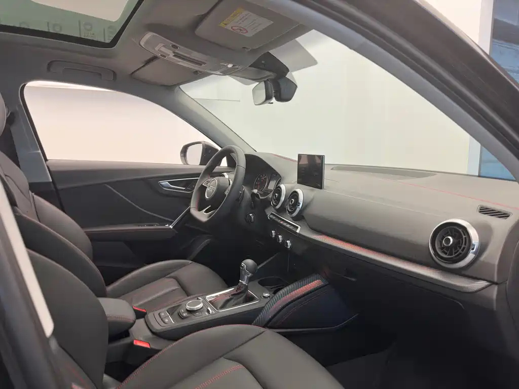 AUDI Q2L 2024