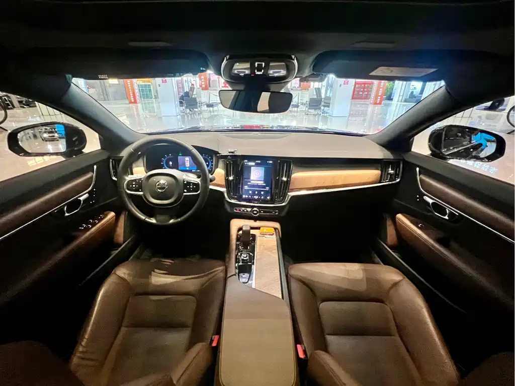 VOLVO S90 2022