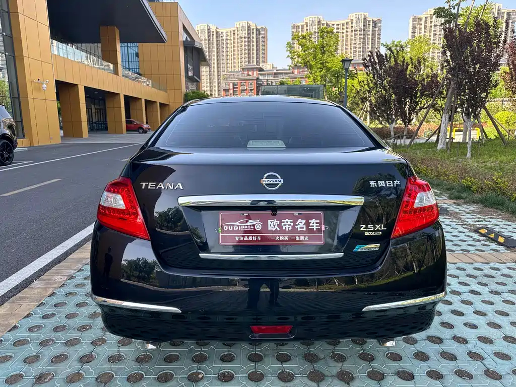 NISSAN TEANA 2010