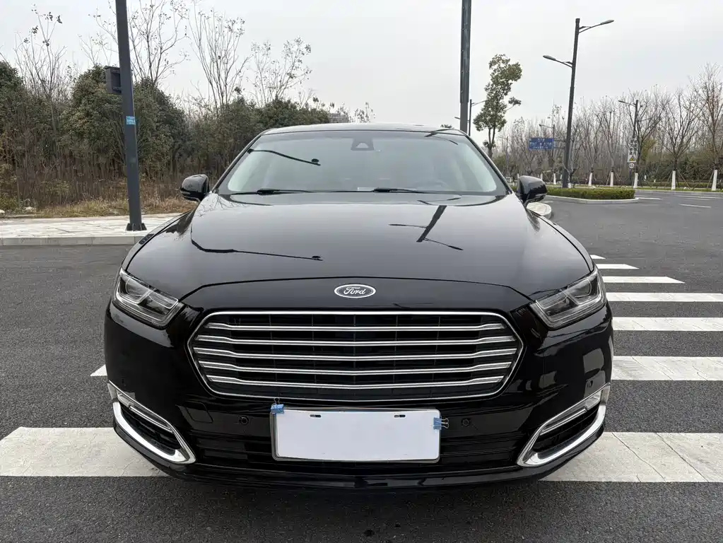 FORD TAURUS 2015