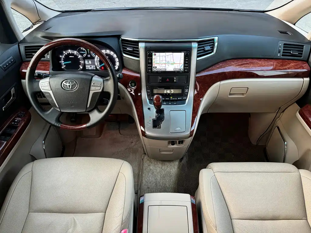 TOYOTA ALPHARD 2011